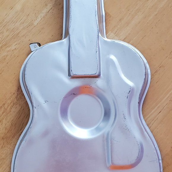 Wilton Guitar Cake Pan 502-925 1971 - Picture 2 of 3